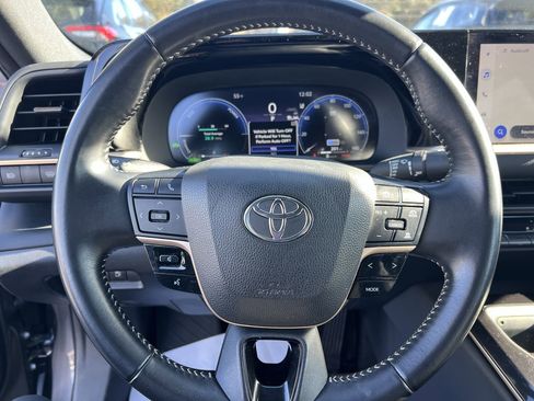 Used 2024 Toyota Crown XLE image 18