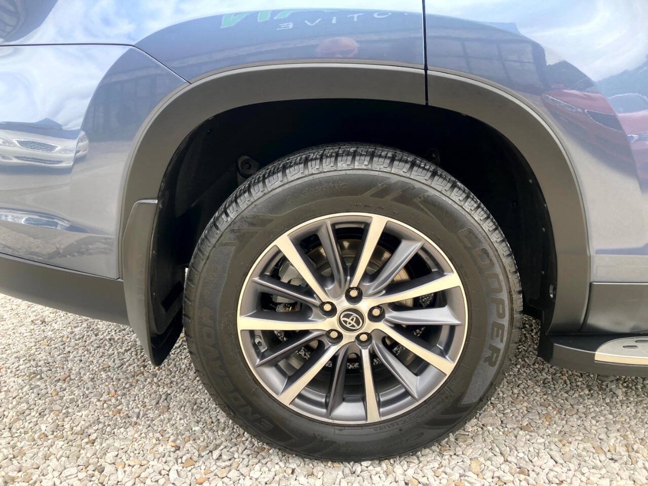 Used 2019 Toyota Highlander XLE FWD image 25