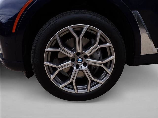Used 2022 BMW X7 xDrive40i w/ Premium Package AWD/4WD image 7
