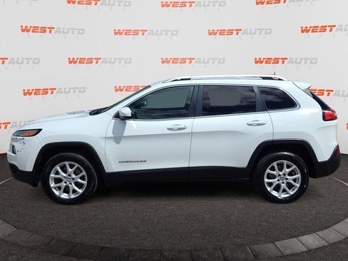 Used 2016 Jeep Cherokee Latitude w/ Cold Weather Group AWD/4WD image 2