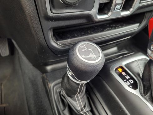 Used 2021 Jeep Wrangler Unlimited Sahara w/ Uconnect 4C Nav & Sound Group AWD/4WD image 21
