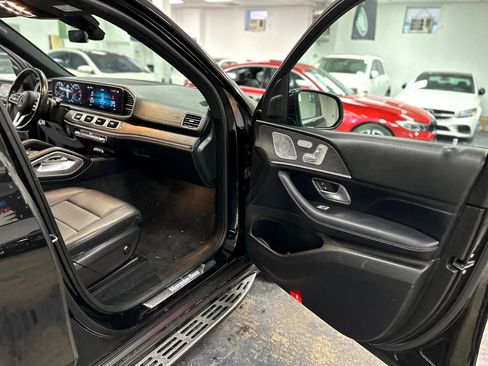 Used 2020 Mercedes-Benz GLS 450 4MATIC image 32