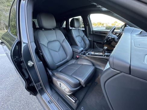 Certified 2025 Porsche Macan image 21