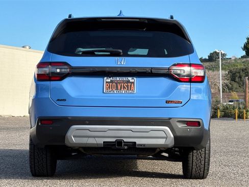 Used 2025 Honda Pilot TrailSport image 5