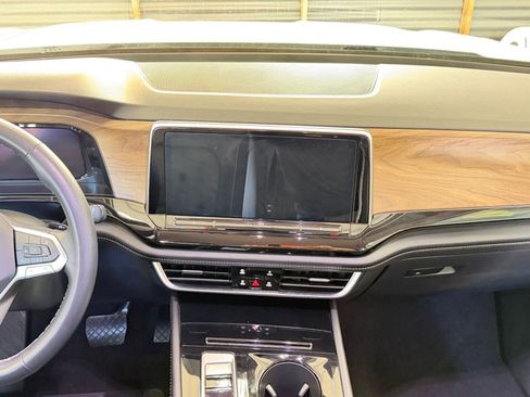 Used 2025 Volkswagen Atlas SE AWD/4WD image 20