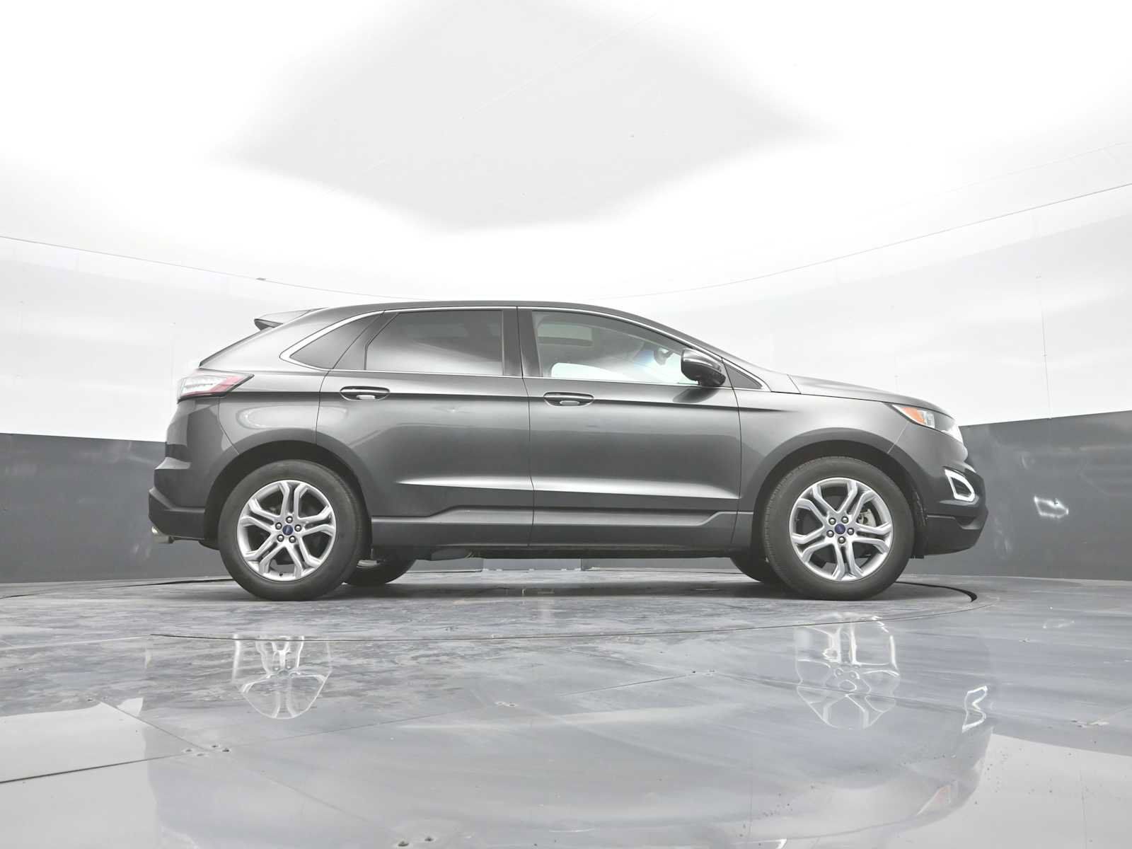 Used 2018 Ford Edge Titanium w/ Equipment Group 301A AWD/4WD image 49