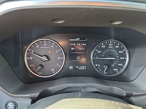 Used 2024 Subaru Ascent Premium w/ Convenience Package image 11