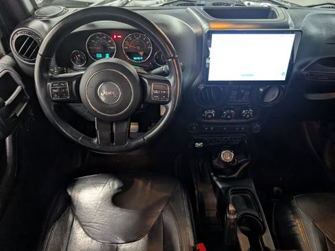 Used 2017 Jeep Wrangler Unlimited Sahara AWD/4WD image 13