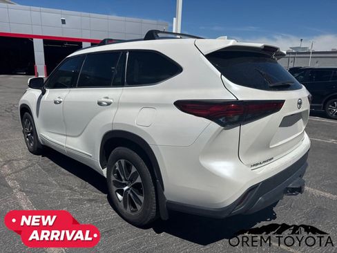 Used 2020 Toyota Highlander XLE AWD/4WD image 8