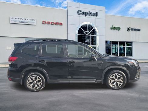 Used 2022 Subaru Forester Premium AWD/4WD image 2