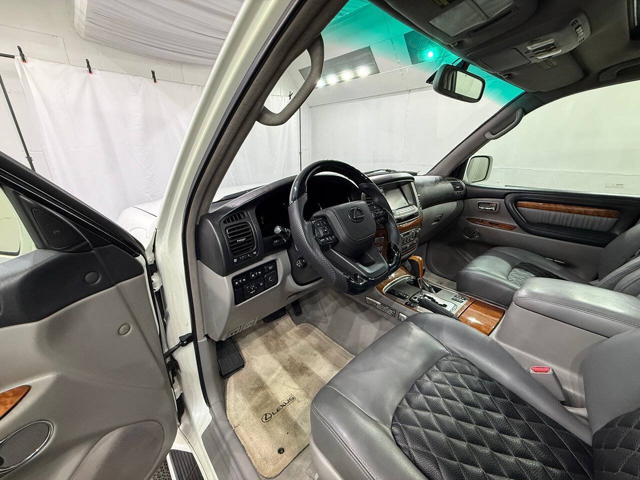 Used 2004 Lexus LX 470 4WD image 8