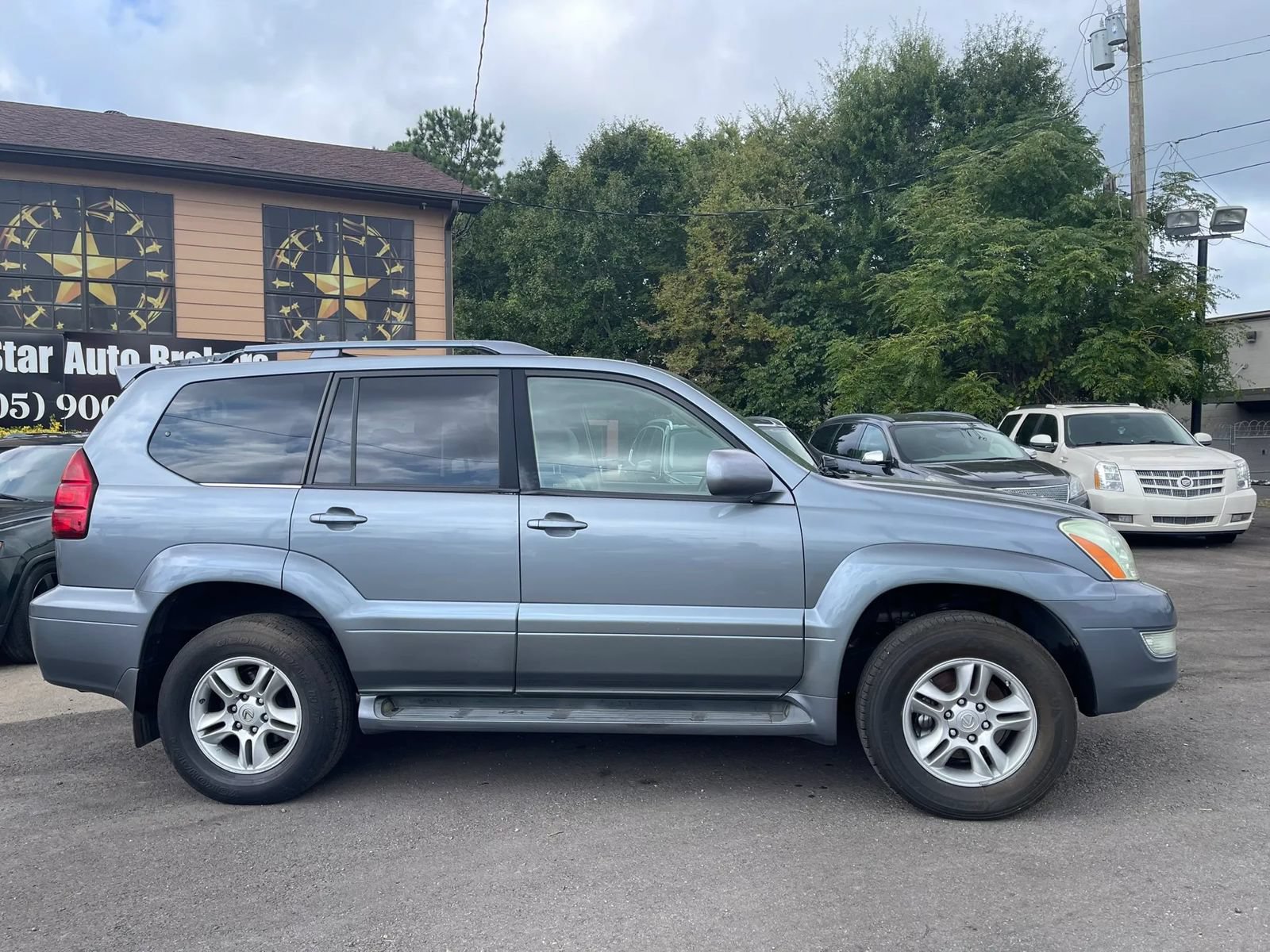 Used 2004 Lexus GX 470 AWD/4WD image 2
