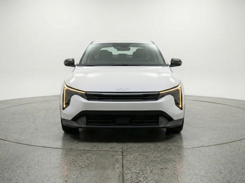 Used 2025 Kia K4 LXS image 2