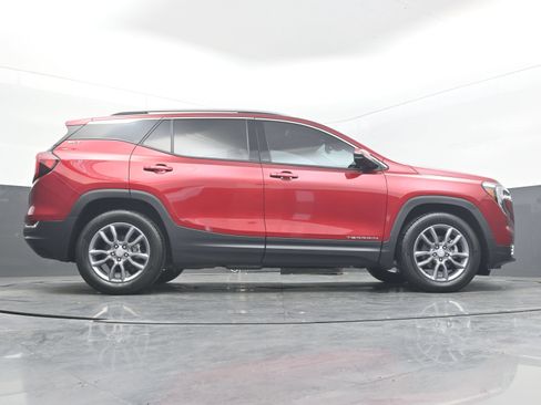 Used 2023 GMC Terrain SLT w/ Tech Package FWD image 31