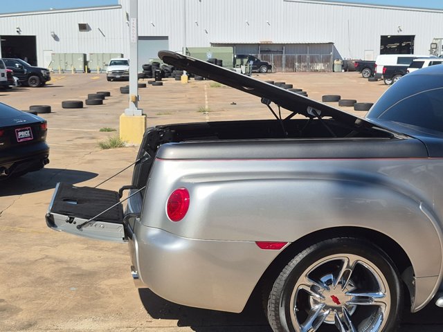 Used 2005 Chevrolet SSR w/ Preferred Equipment Group RWD image 22
