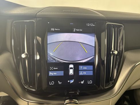 Used 2019 Volvo XC60 T6 Momentum w/ Multimedia Package AWD/4WD image 12