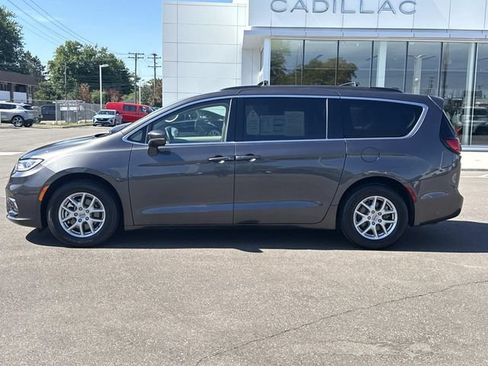 Used 2022 Chrysler Pacifica Touring-L FWD image 10