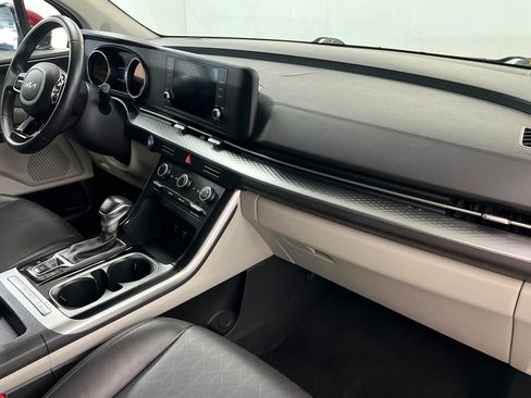 Used 2024 Kia Carnival LX image 25