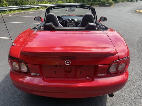 Used 2005 MAZDA MX-5 Miata RWD image 5