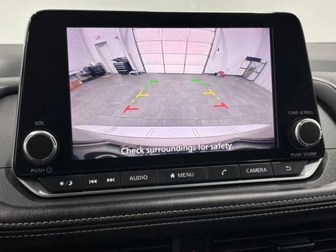 Used 2024 Nissan Rogue S FWD image 27