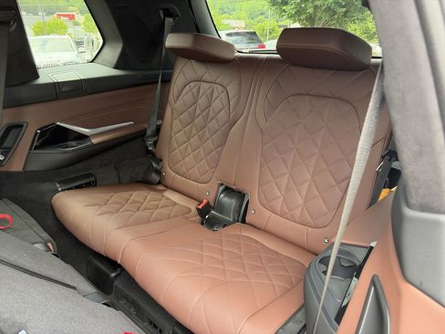 Used 2024 BMW X7 xDrive40i w/ M Sport Package AWD/4WD image 34