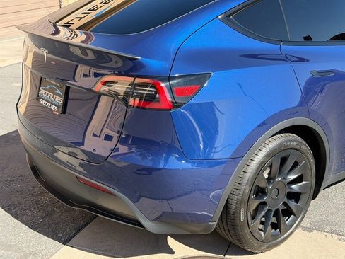 Used 2024 Tesla Model Y 2WD image 16