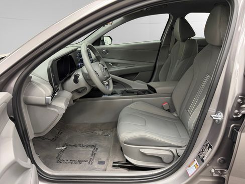 Certified 2023 Hyundai Elantra SEL image 9