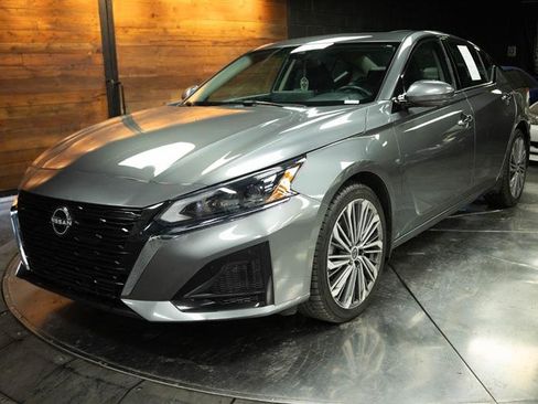 Used 2023 Nissan Altima 2.5 SL image 2