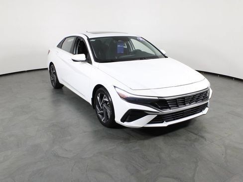 Certified 2024 Hyundai Elantra SEL w/ Convenience Package FWD image 13