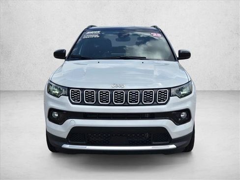 Used 2025 Jeep Compass Limited AWD/4WD image 2