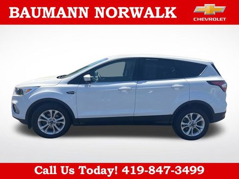 Used 2017 Ford Escape SE FWD image 3