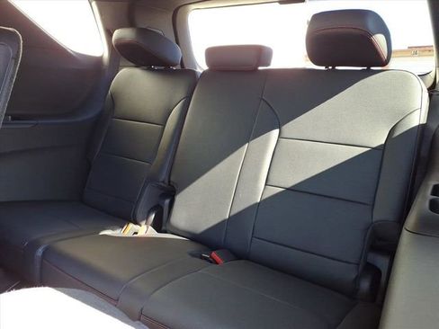 New 2026 Chevrolet Traverse RS image 7