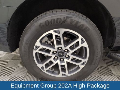 Used 2025 Ford Expedition Active image 25