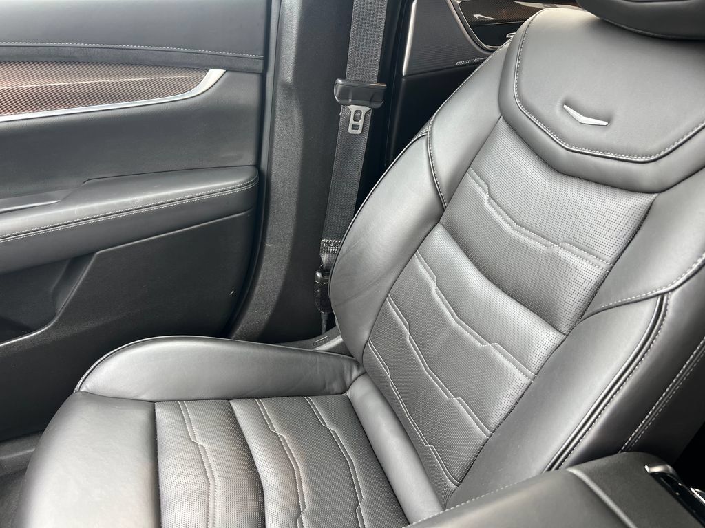 Used 2024 Cadillac XT6 Sport w/ Platinum Package AWD/4WD image 35