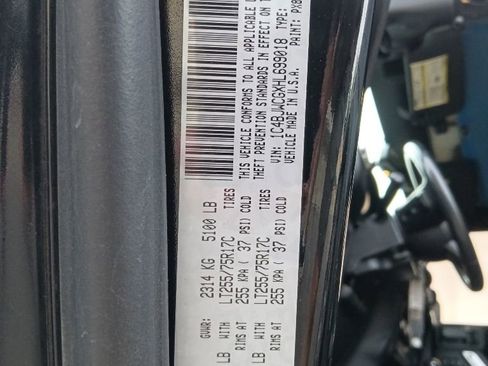 Used 2017 Jeep Wrangler Rubicon w/ Power Convenience Group AWD/4WD image 31