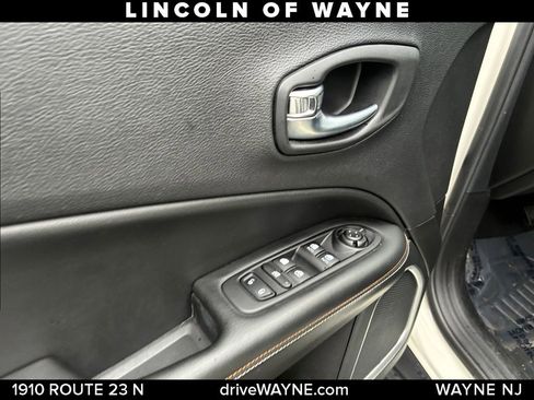 Used 2020 Jeep Compass Latitude w/ Popular Equipment Group AWD/4WD image 13
