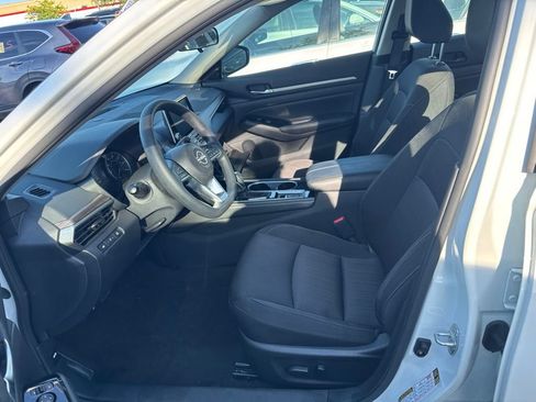 Used 2023 Nissan Altima 2.5 SV AWD/4WD image 5