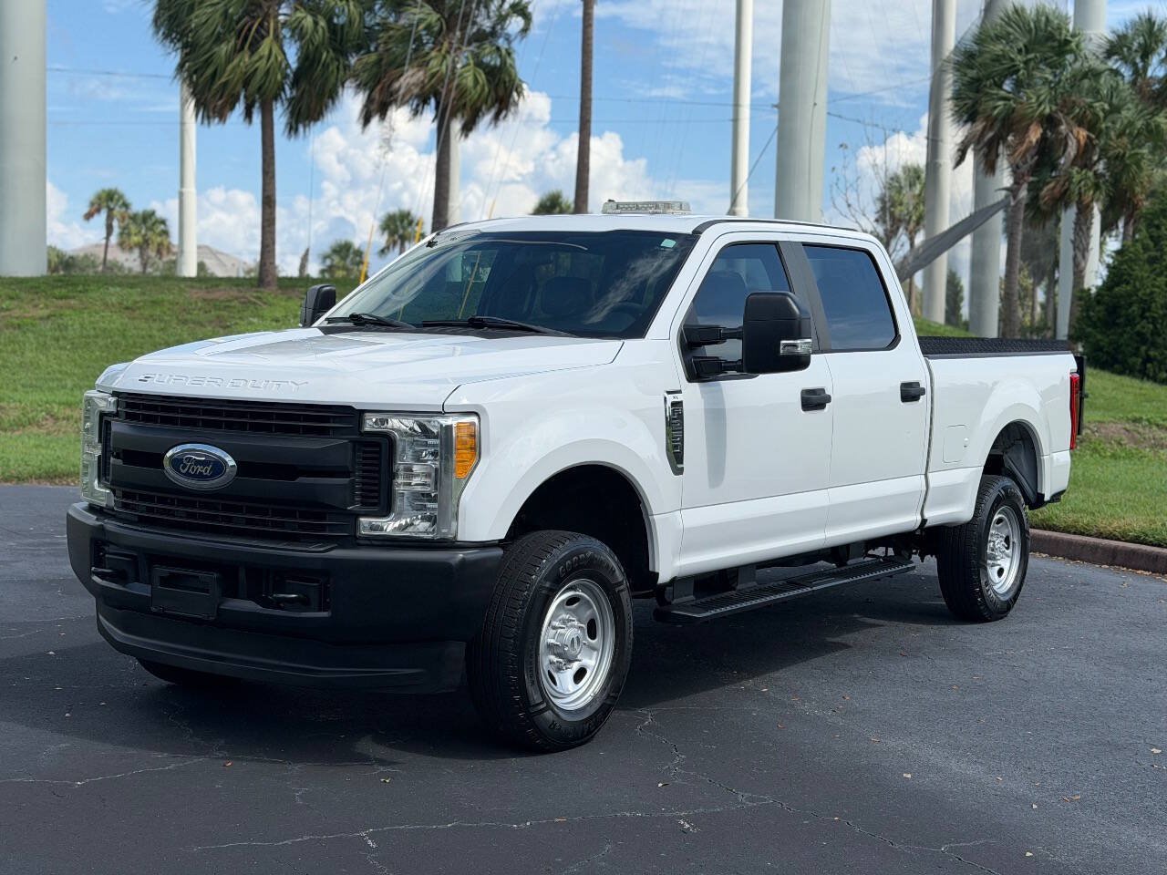 Used 2017 Ford F250 XL w/ Power Equipment Group AWD/4WD image 3