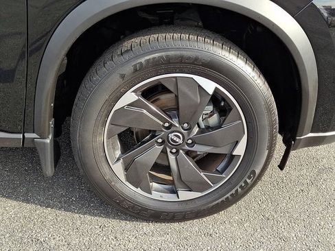 Used 2024 Nissan Rogue SV image 11