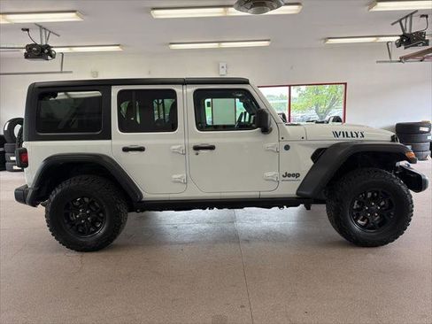 Used 2024 Jeep Wrangler Unlimited AWD/4WD image 30