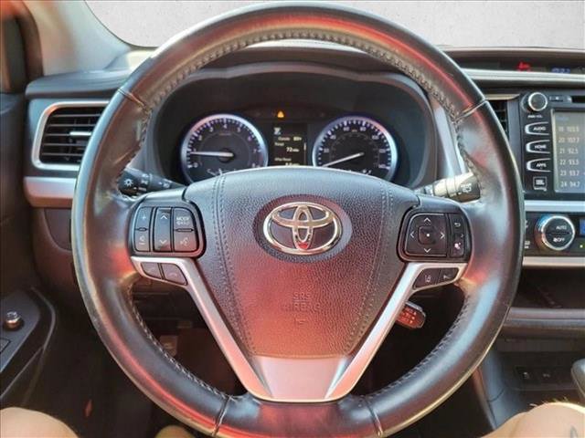 Used 2019 Toyota Highlander Limited FWD image 17