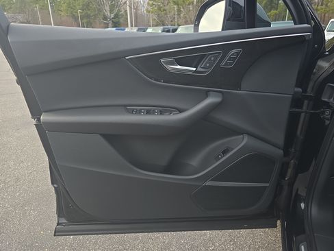 Used 2025 Audi Q7 2.0T Premium w/ Convenience Plus Package image 30