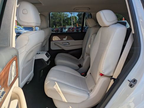 Used 2022 Mercedes-Benz GLS 450 4MATIC image 17