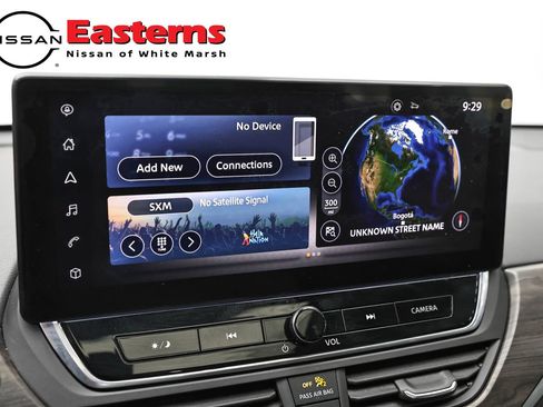 Used 2023 Nissan Altima 2.5 SV w/ SV Premium Package AWD/4WD image 18