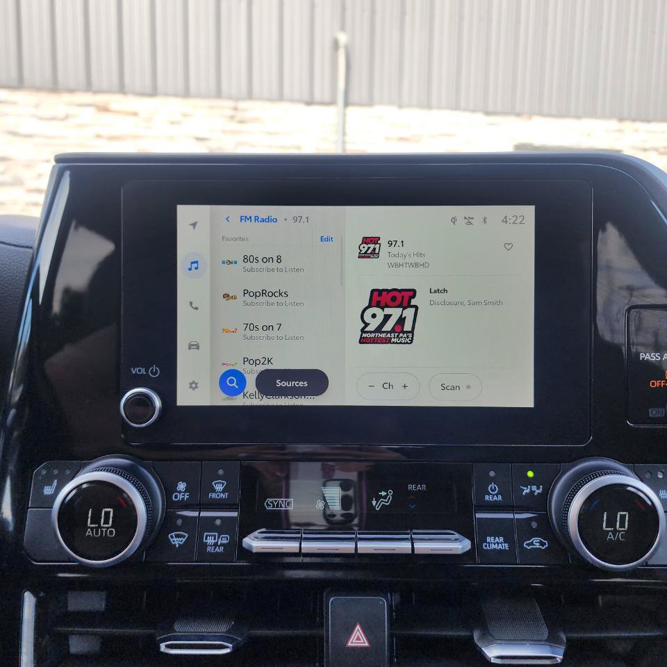 Used 2024 Toyota Highlander XLE FWD image 9