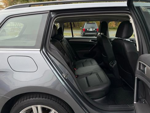 Used 2016 Volkswagen Golf Limited Edition image 28