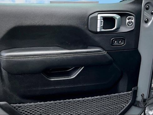 Used 2023 Jeep Wrangler Sahara image 28