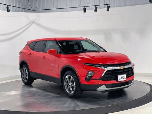 Used 2025 Chevrolet Blazer LT AWD/4WD image 38