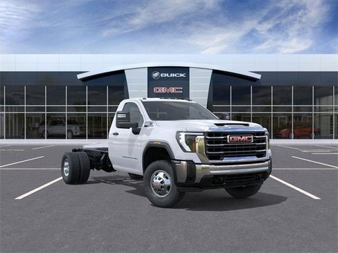 New 2026 GMC Sierra 3500 Pro image 1