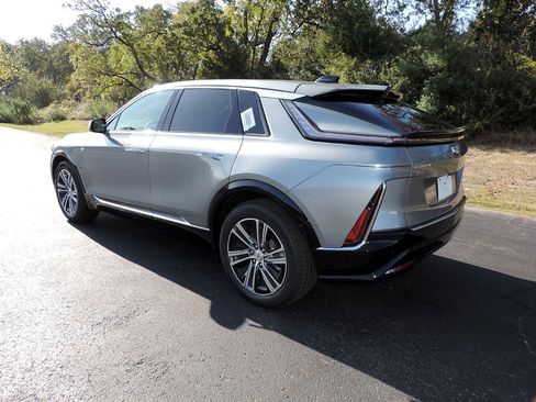 New 2026 Cadillac Lyriq Premium Luxury w/ LPO, Floor Liner Package image 7